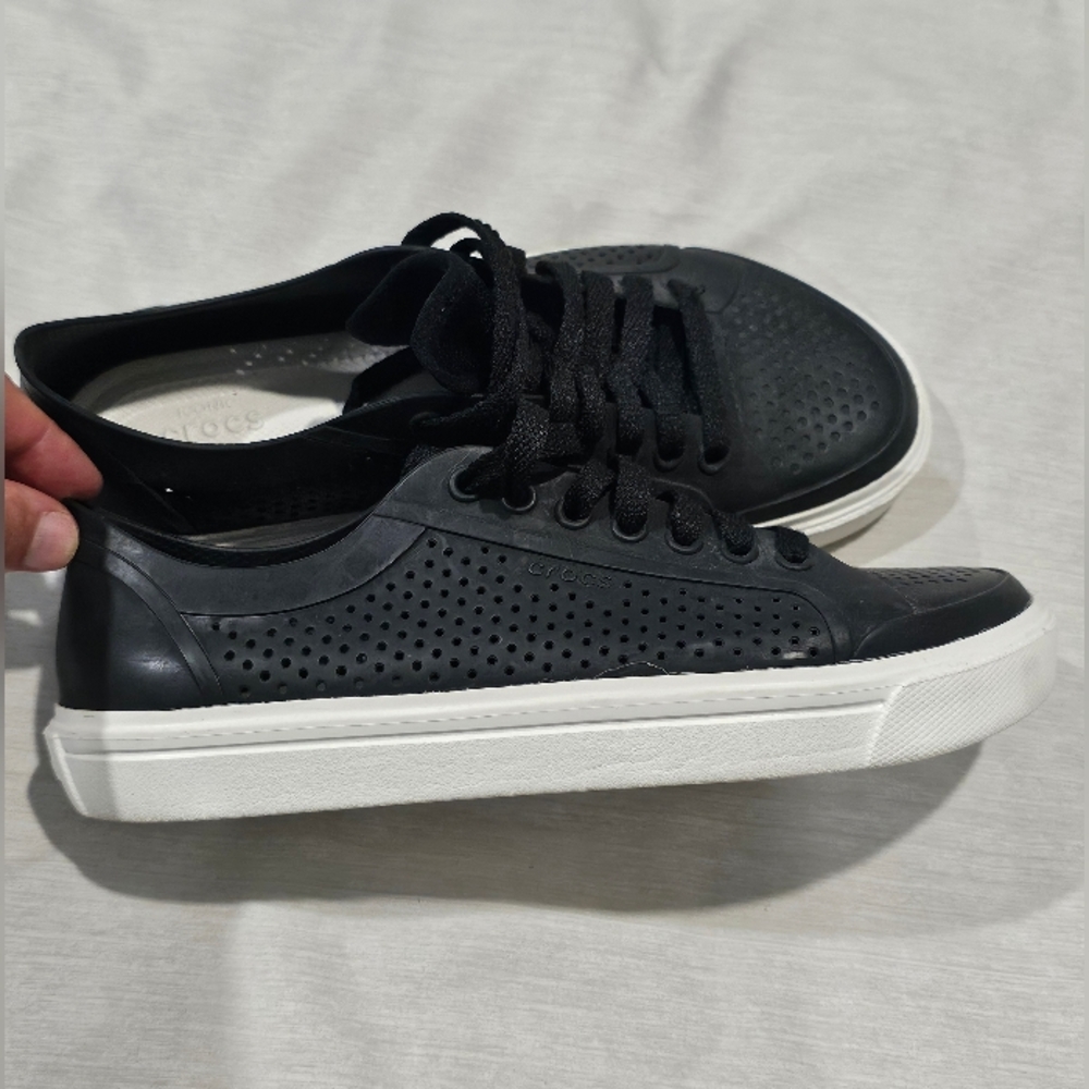 CROCS